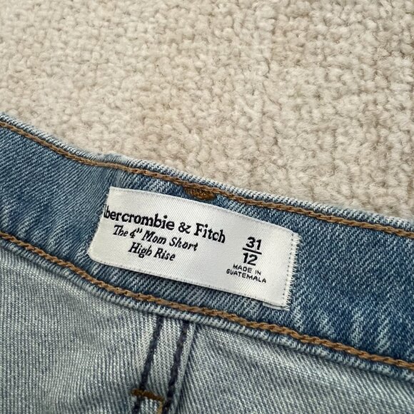 NWT Abercrombie & Fitch High Rise 4" Mom Jeans Denim Shorts 31/12 Blue Cutoff - Picture 2 of 11